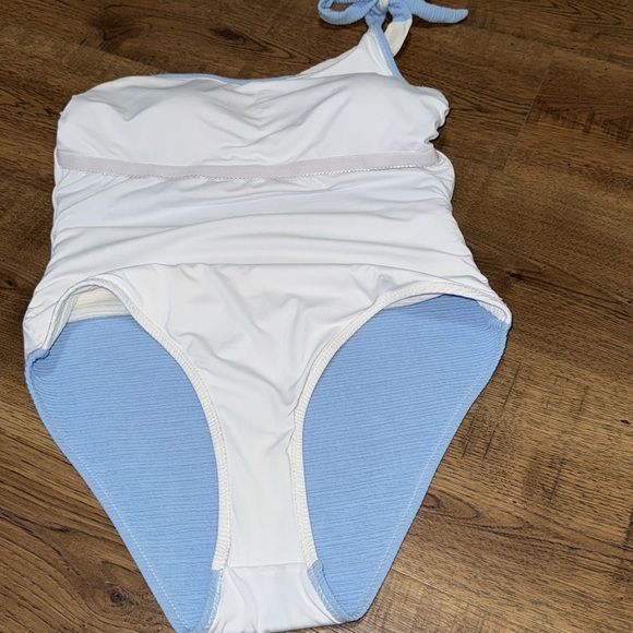 CUPSHE White and Light Blue Swimsuit - Picture 5 of 6